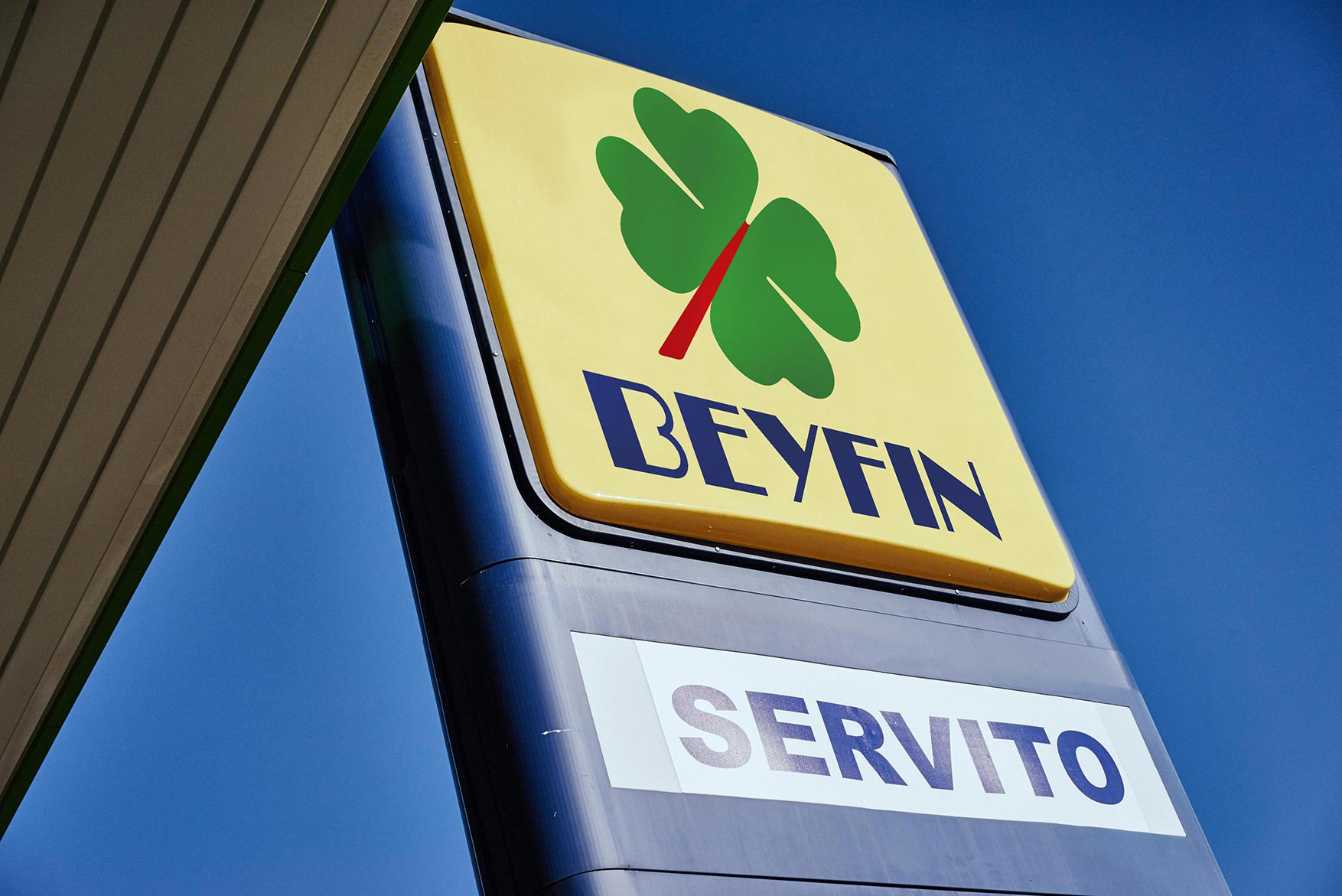 Insegna distributore Benzina beyfin con Restyling Logo di autorivari